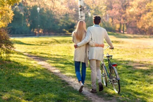 couple with bike_600.jpg